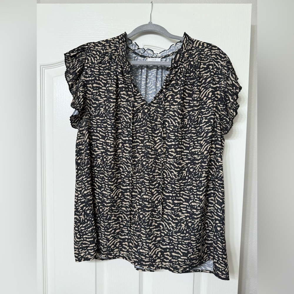 Voy Los Angeles Animal Print Pleated Sleeve Top w/ Tie Tan and Black